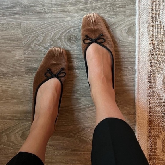 ANTONIO MELANI Shoes - NWOT! Antonio Melani x Courtney Grow The James Velvet Bow Ballet Flats Size 8